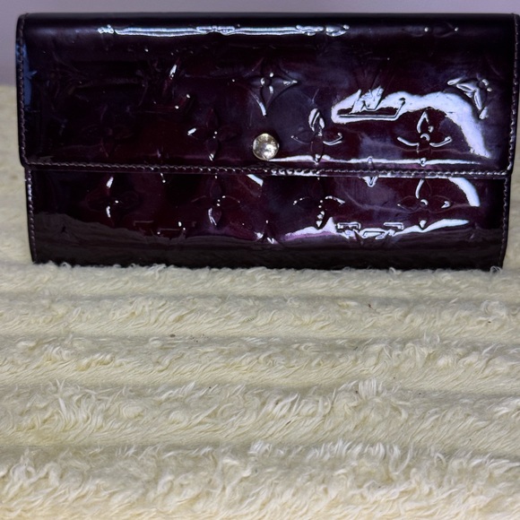 Louis Vuitton Vernis Wallet - Picture 4 of 5